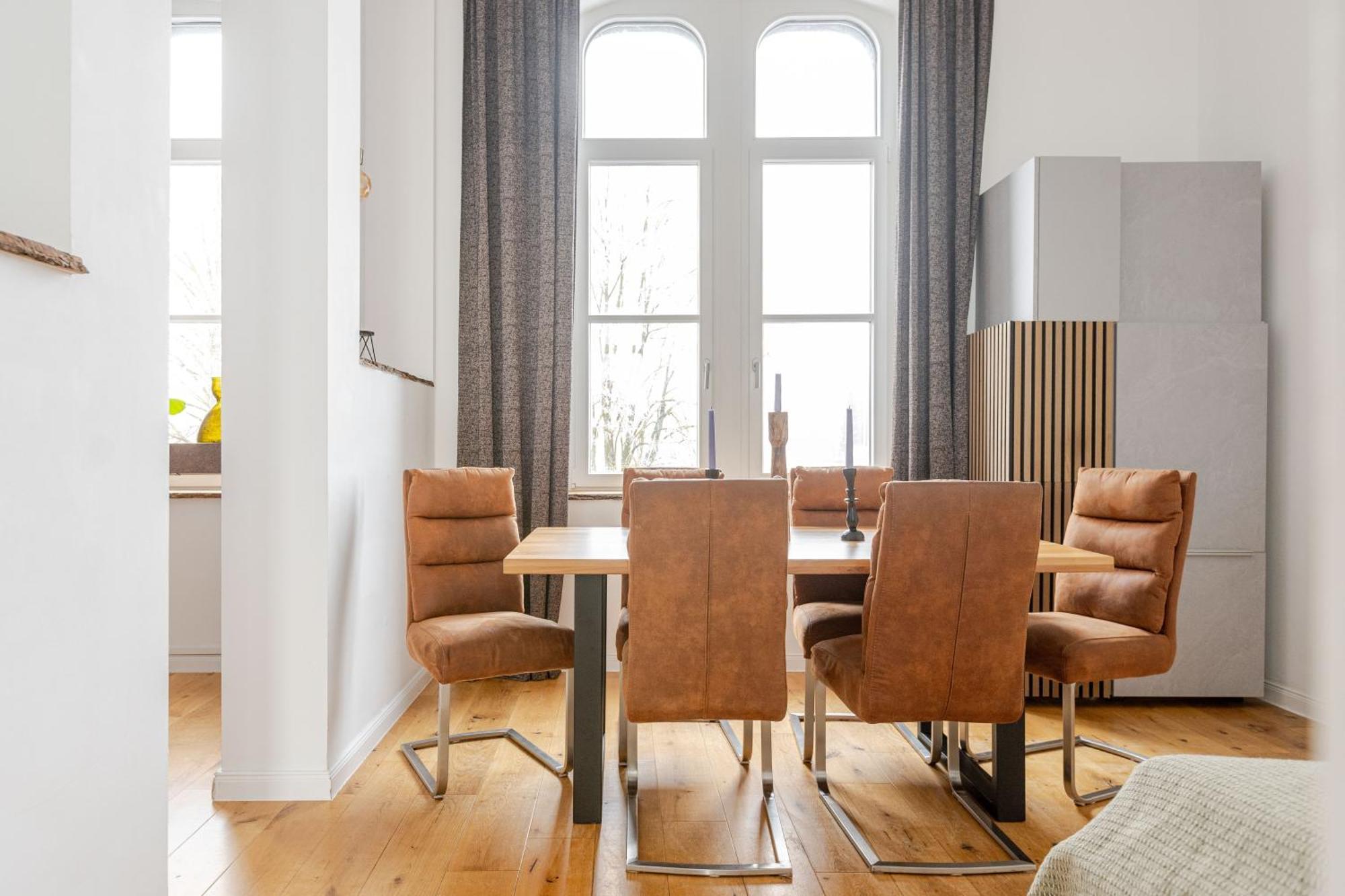 Wohnen Im Schloss - Alter Bahnhof Von Appartement *